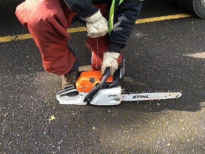 Starting a chainsaw